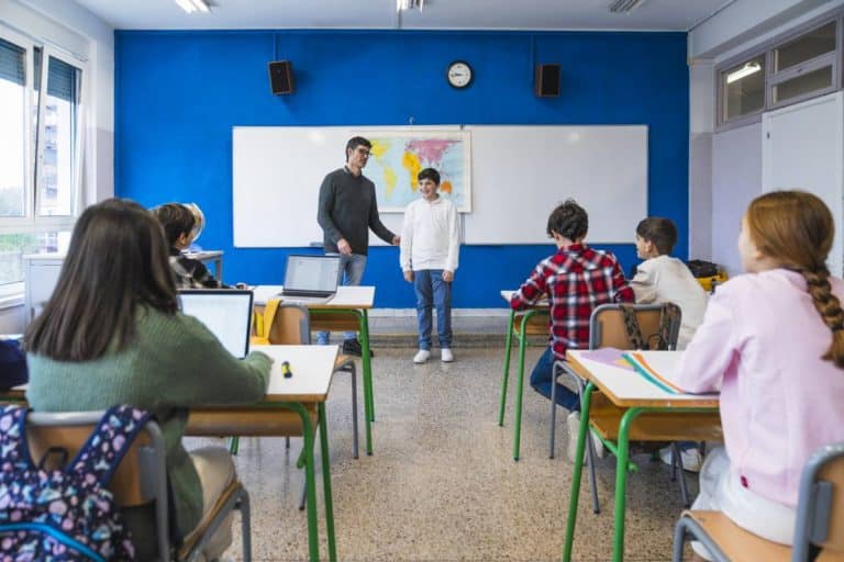 Article: Carte Murale Scolaire : l&rsquo;outil qui donne vie aux cours de géo